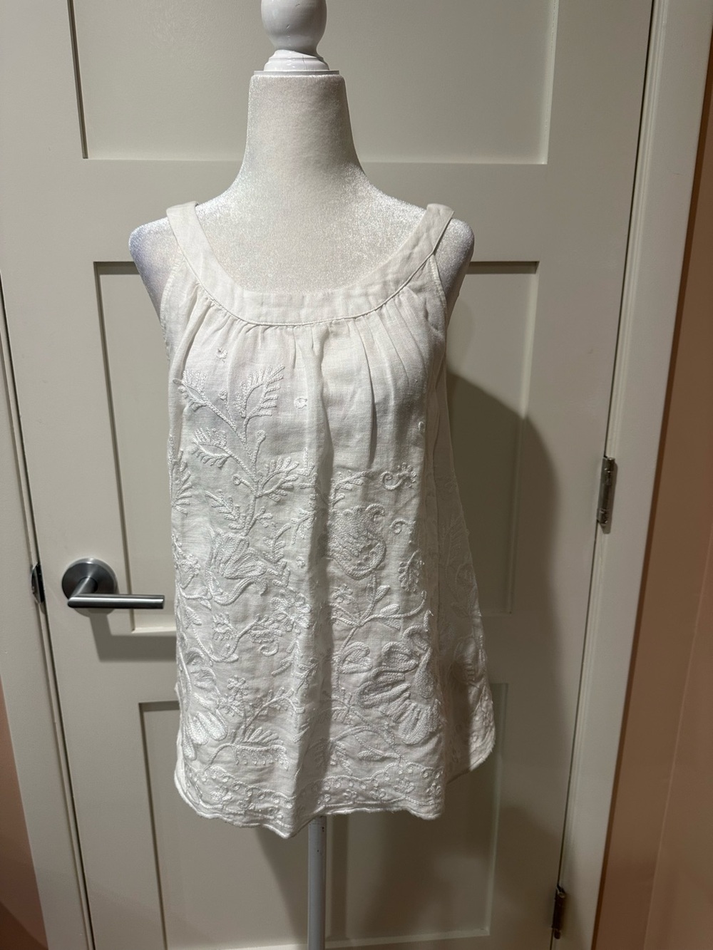 Meadow Rue size 0 100% linen embroidered white on white sleeveless top